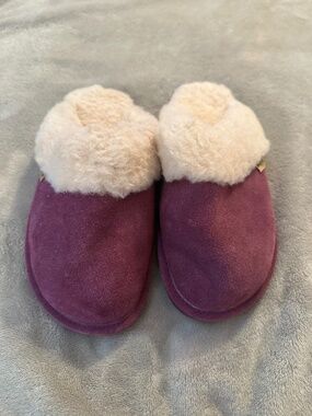 NWOT RJS FUZZIES SUEDE BURGUNDY SZ 8/9 SLIP ON